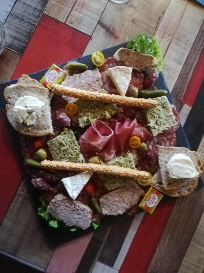 לינה וארוחת בוקר Chenay  Les Chenets מראה חיצוני תמונה